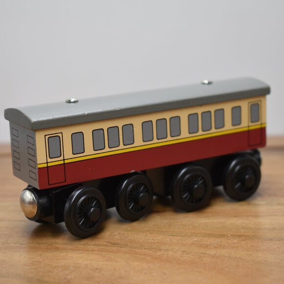 2002 EXPRESS COACH Thomas & Friends Train Take N Play Engine Wooden Wood VTG - Picture 6 of 7